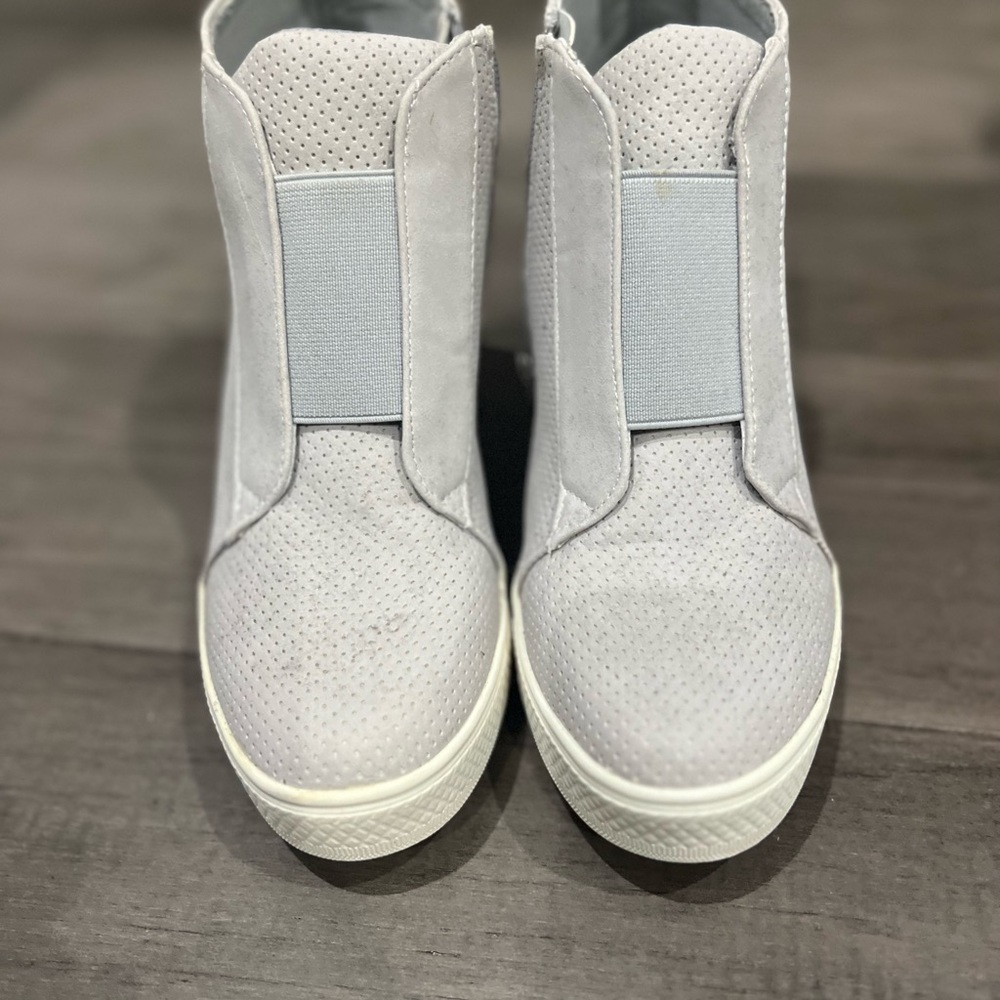 Bucks size 6 booties